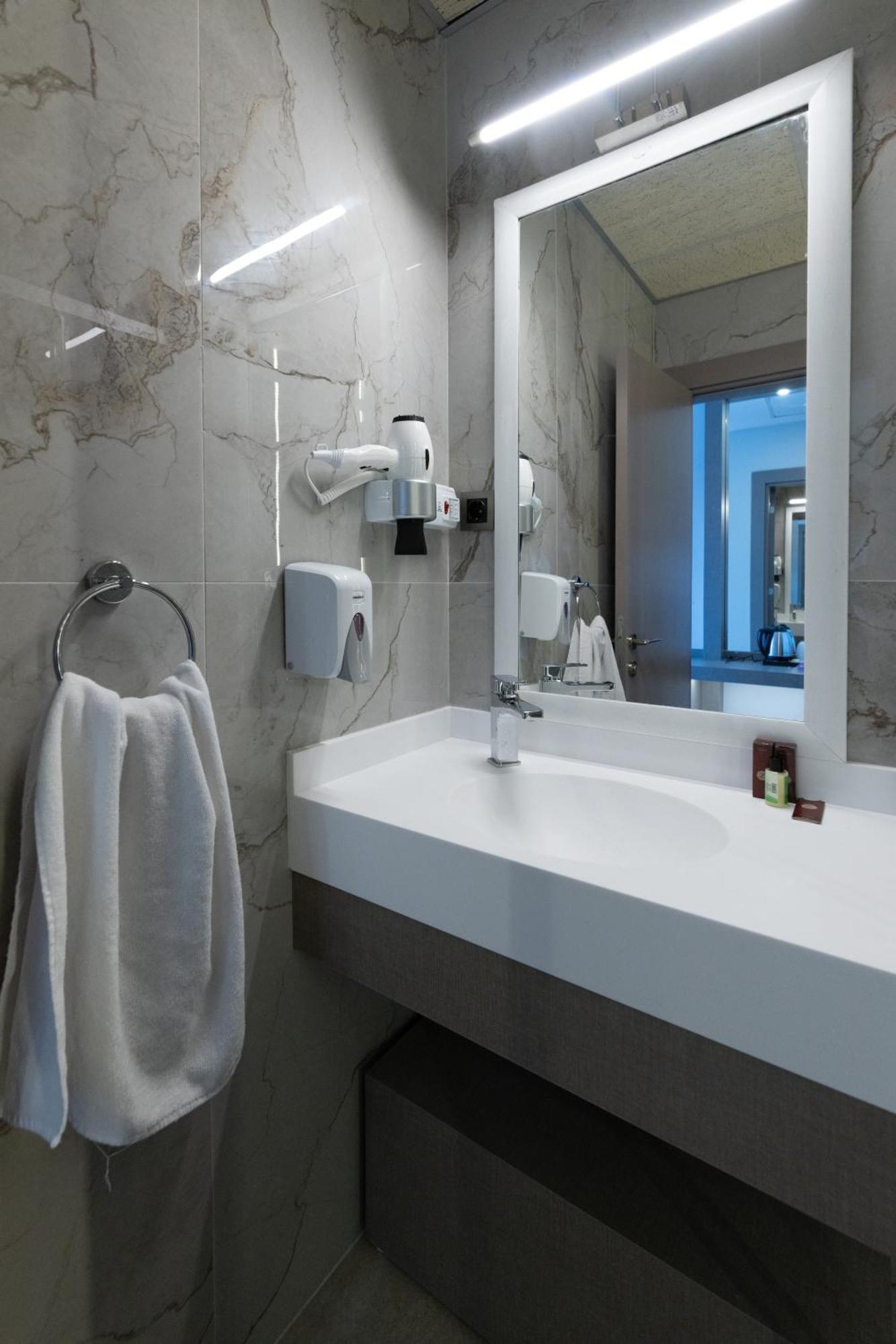 Three Points Hotel Белдиби Екстериор снимка